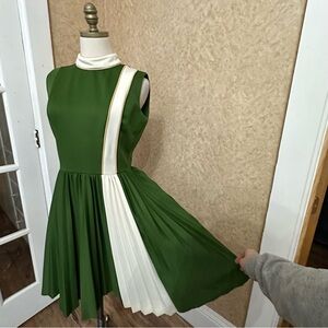 VTG 60s Green & White Pleated A line Mod Sleeveless Knee Length Party Dress